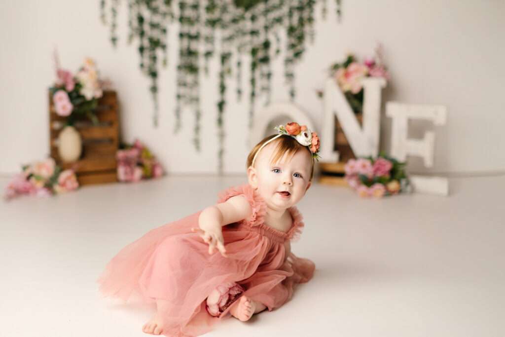cake smash photography Pea Ridge, Cave Springs 1st birthday photoshoot, best Fayetteville AR vavy photographer