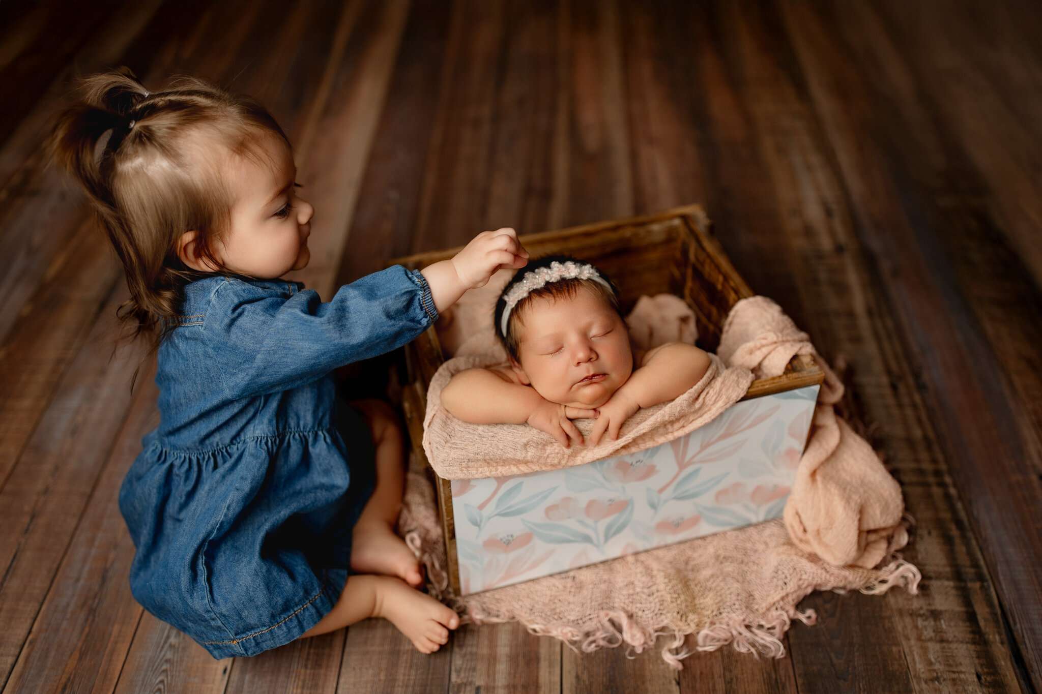 book a newborn session, NW Arkansas best newborn photographer, NWA baby photography, get baby photos taken