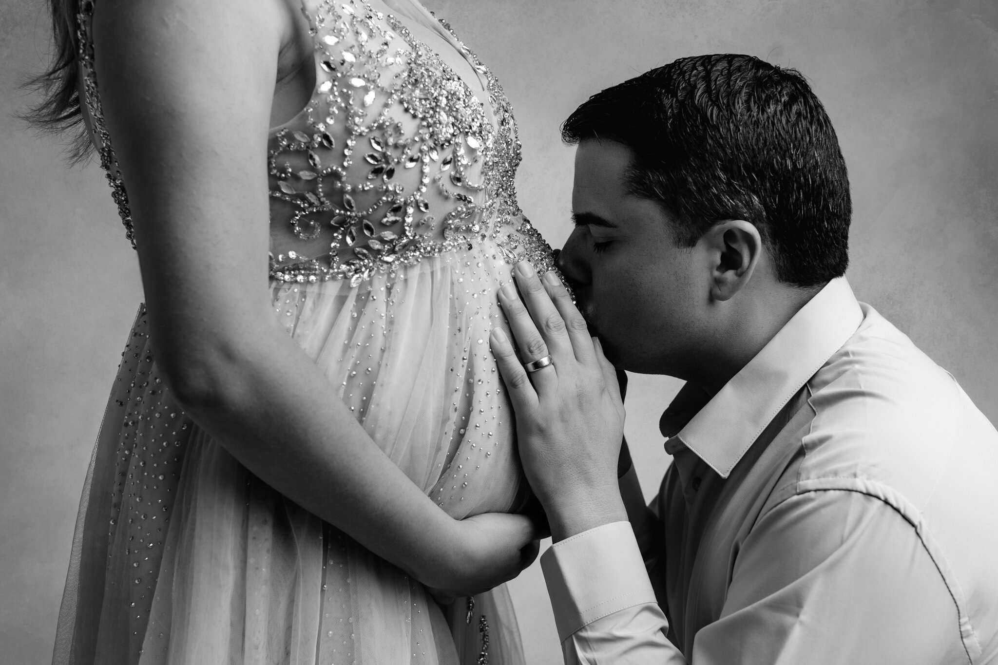 NW Arkansas maternity photographer, maternity photoshoot near me, maternity session near me