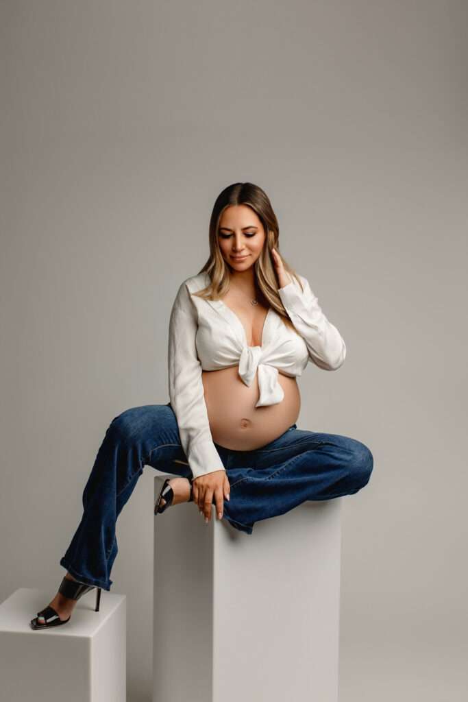 NW Arkansas maternity photographer, maternity photoshoot near me, maternity session near me